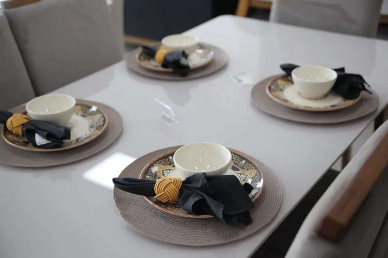 Mesas de jantar com cadeiras na Charles Móveis